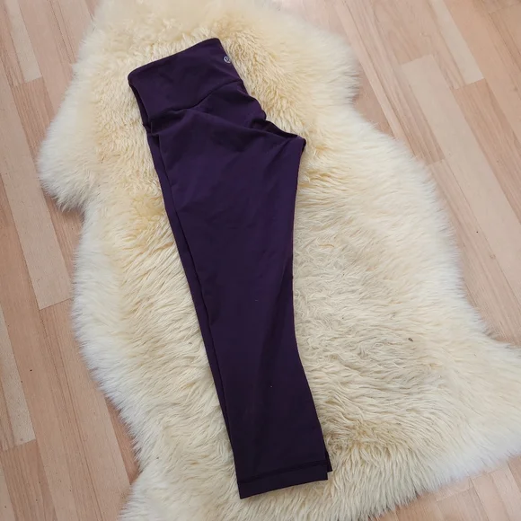 Lululemon cropped Purple Leggings - Picture 1 of 3